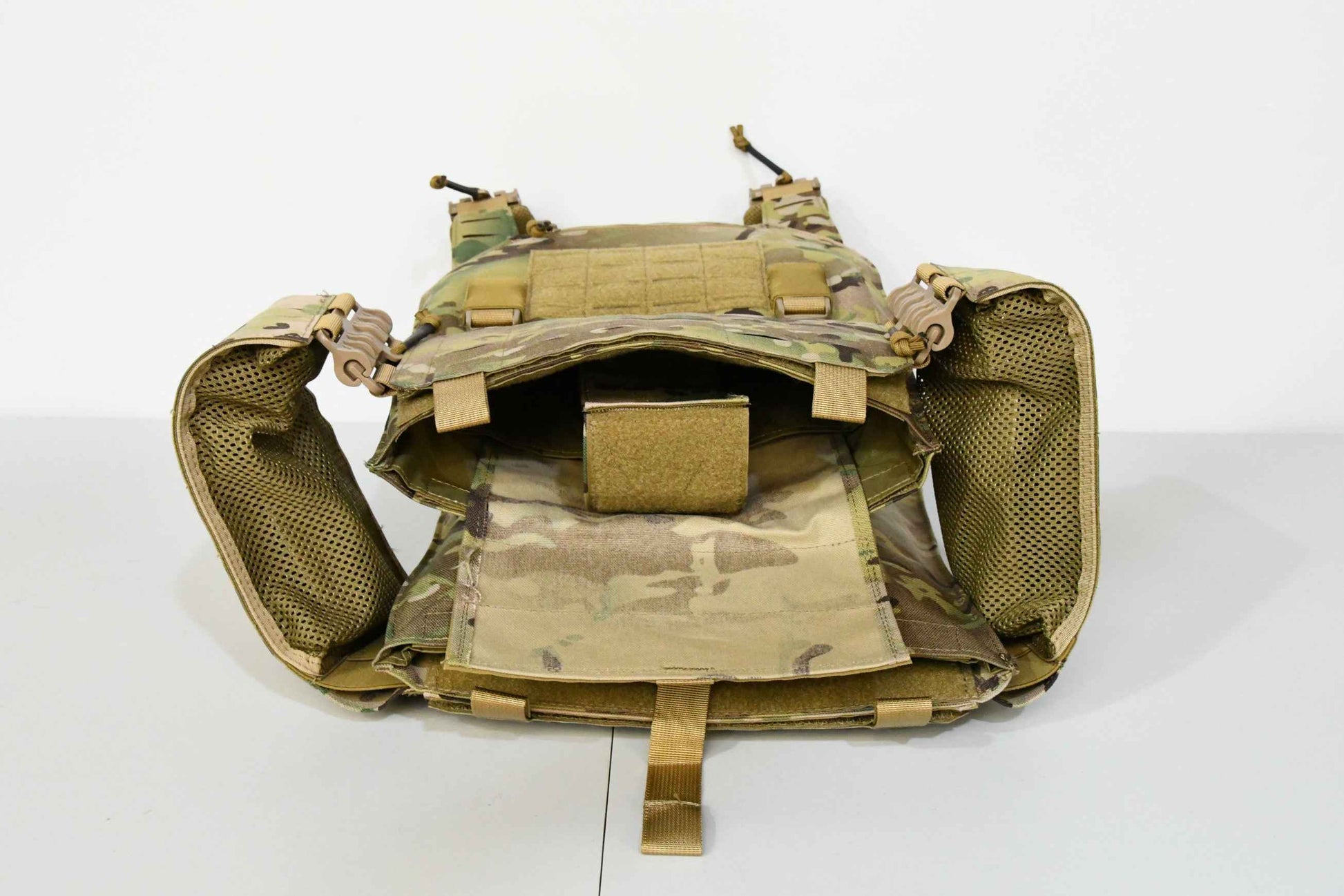 Redemption Tactical® "CRUSADER 2.0 XL” V4 Plate Carrier Vest with Side Cummerbund